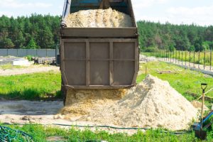 3 Signs You Need a New Construction Material Delivery Service